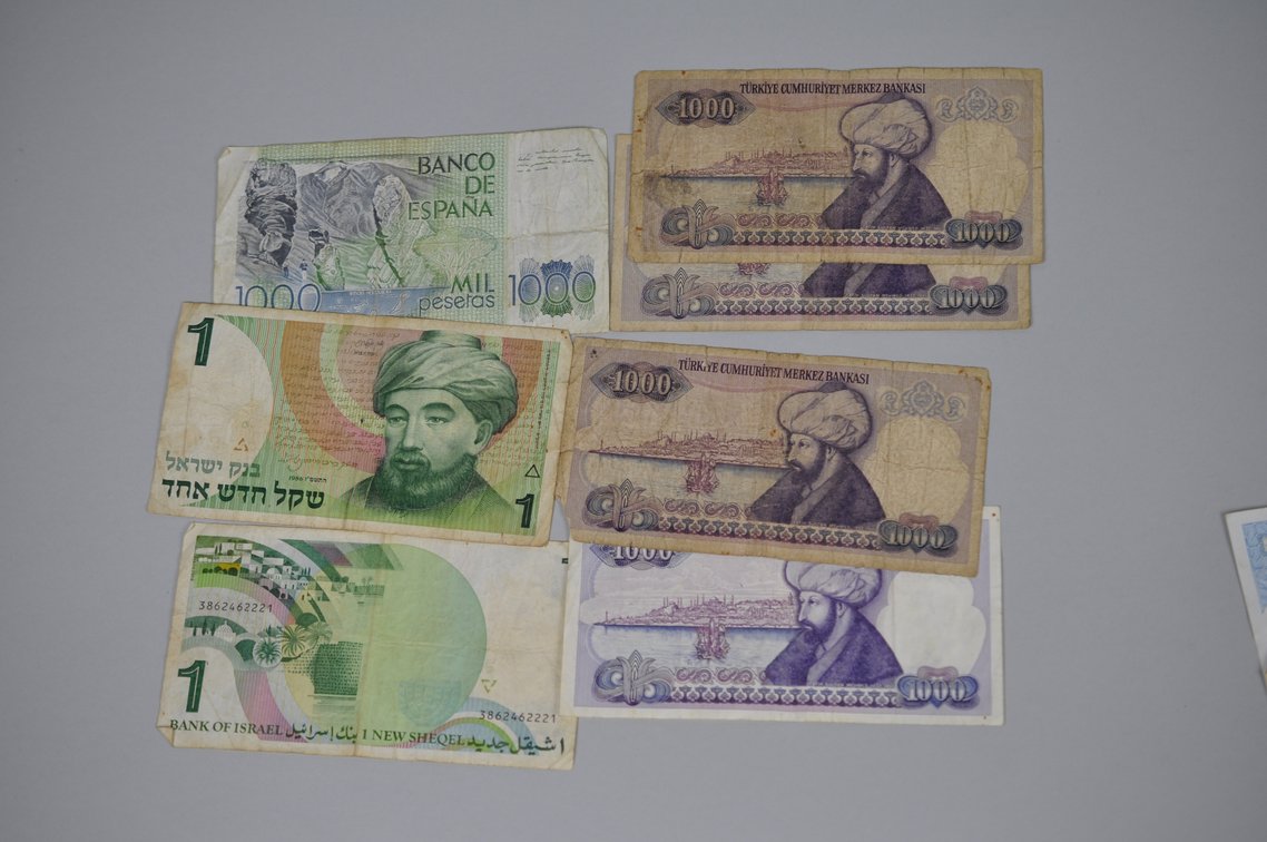 Assorted Foreign Banknotes of Various Countries, photo 5 of 20