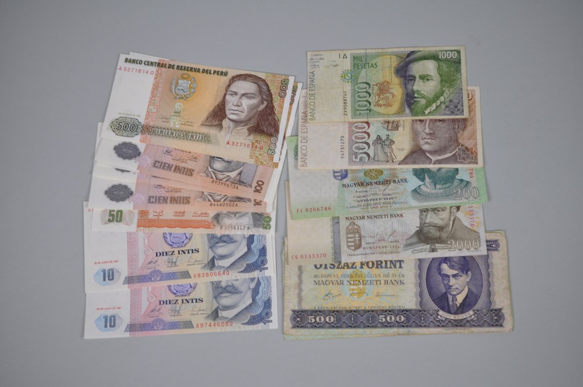 Assorted Foreign Banknotes of Various Countries, photo 17 of 20