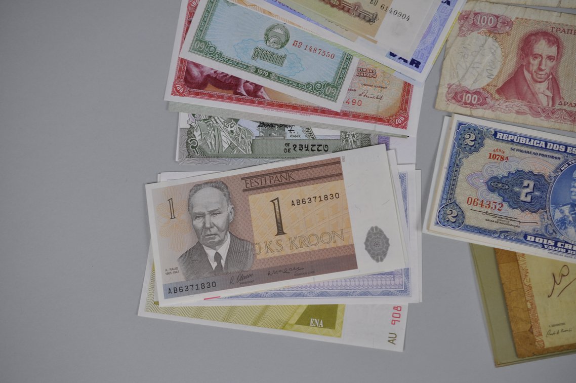  Assorted Foreign Banknotes of Various Countries, photo 12 of 19