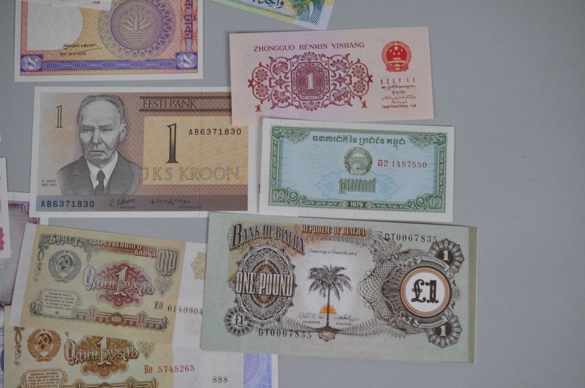  Assorted Foreign Banknotes of Various Countries, photo 16 of 19