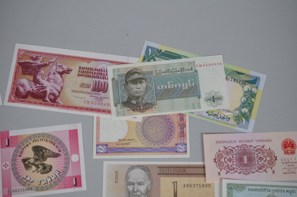  Assorted Foreign Banknotes of Various Countries, photo 17 of 19