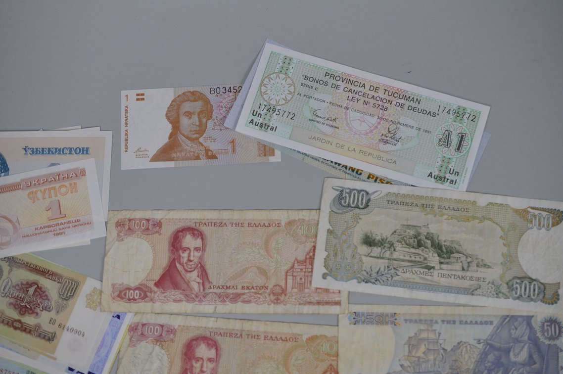  Assorted Foreign Banknotes of Various Countries, photo 14 of 19