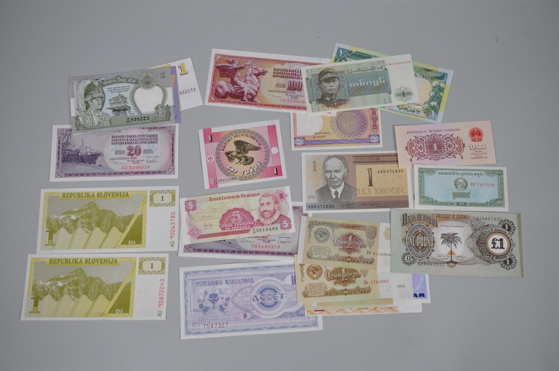  Assorted Foreign Banknotes of Various Countries, photo 15 of 19