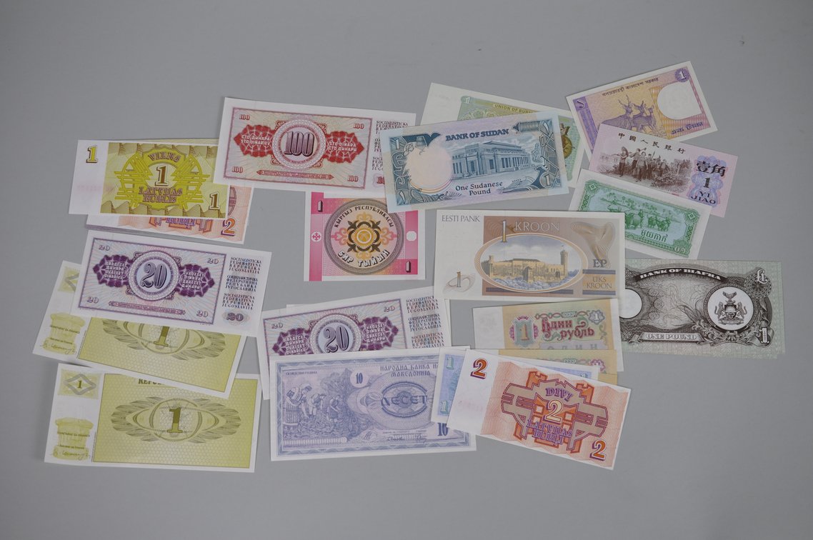  Assorted Foreign Banknotes of Various Countries, photo 19 of 19