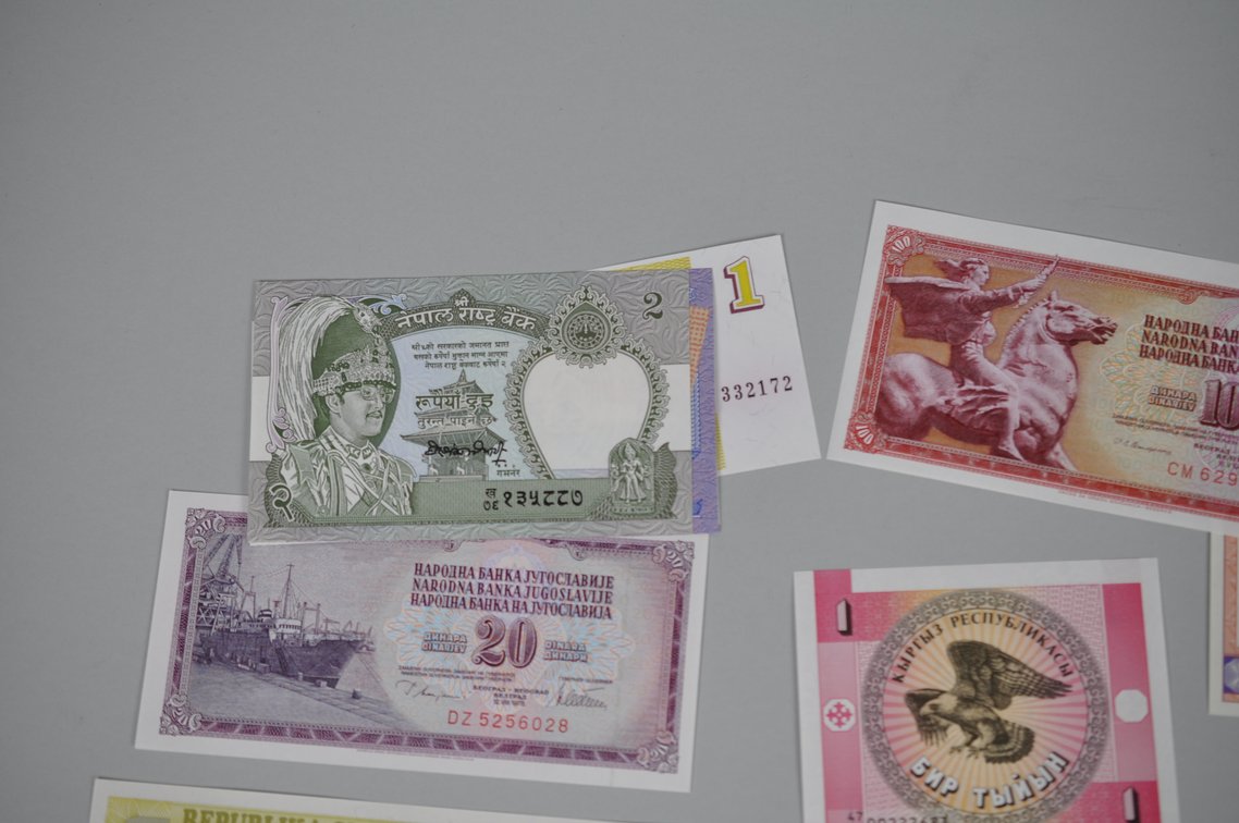  Assorted Foreign Banknotes of Various Countries, photo 18 of 19