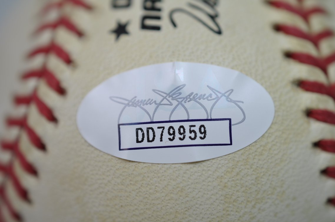 HR Record Holder-Barry Bonds Signed Ball, photo 3 of 9
