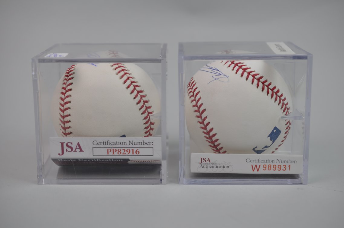 Baseballs Signed by Vladimir Guererro & Son, photo 4 of 7