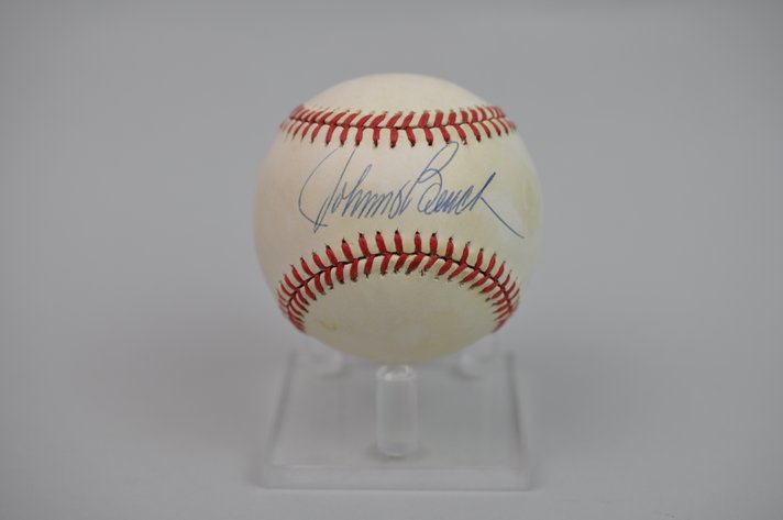 Sweet spot Signed by Johnny Bench
