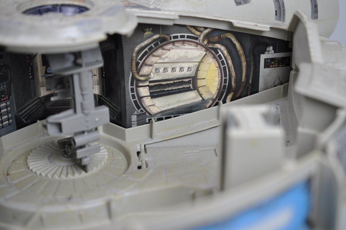 1995 Star Wars Millennium Falcon, photo 9 of 15