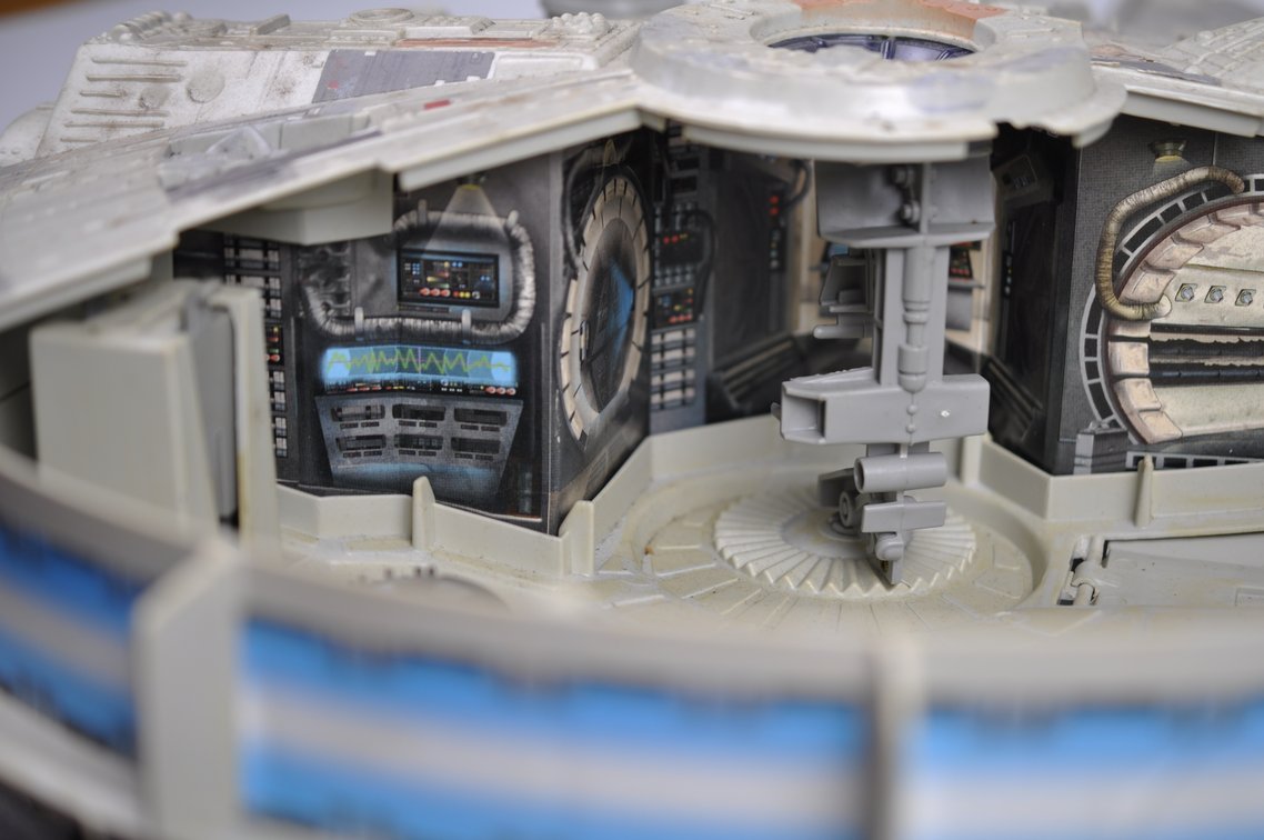 1995 Star Wars Millennium Falcon, photo 10 of 15