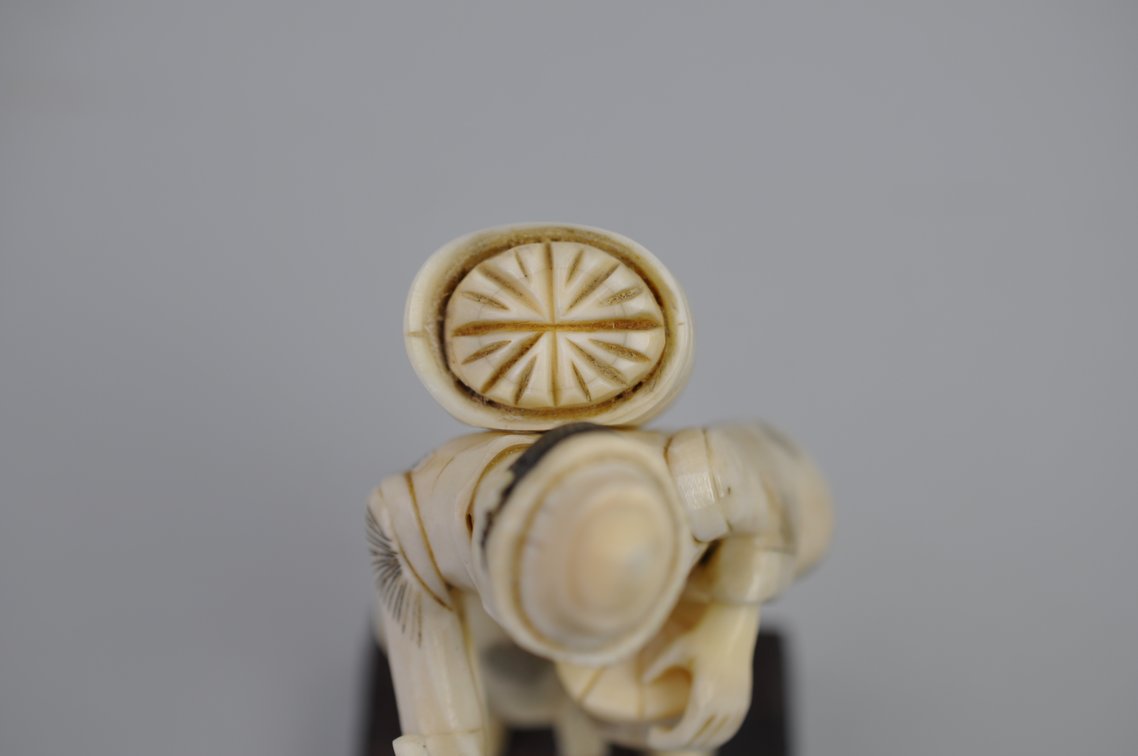 Okimono Japanese Carved Figure, Meiji Period, photo 16 of 17