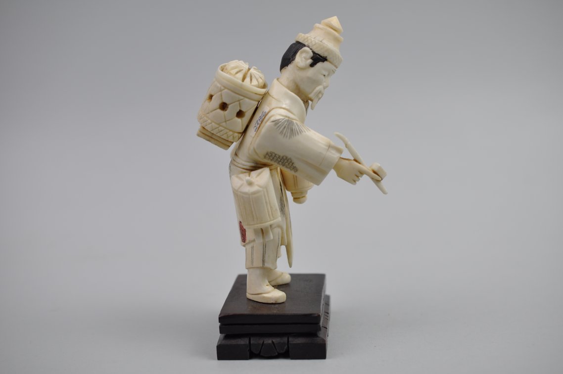 Okimono Japanese Carved Figure, Meiji Period, photo 4 of 17