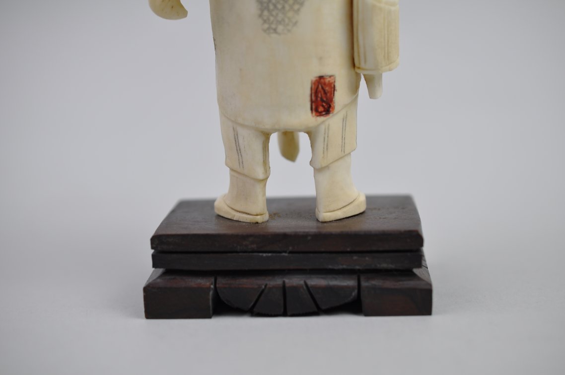 Okimono Japanese Carved Figure, Meiji Period, photo 12 of 17