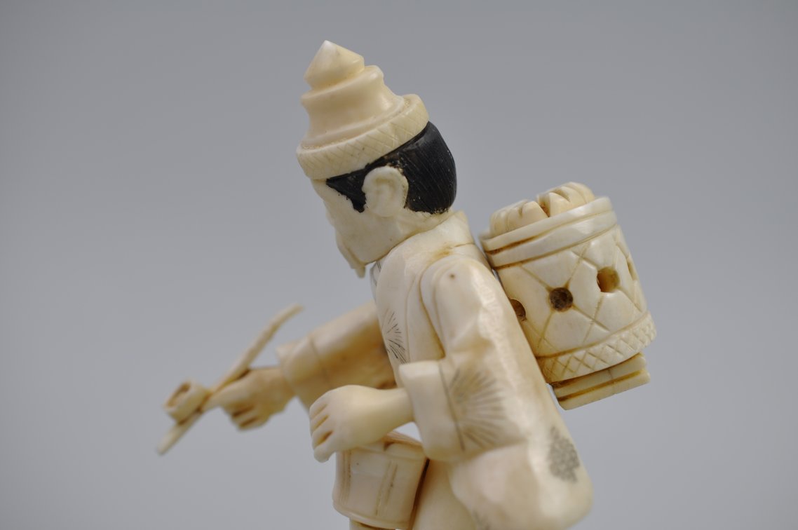 Okimono Japanese Carved Figure, Meiji Period, photo 14 of 17