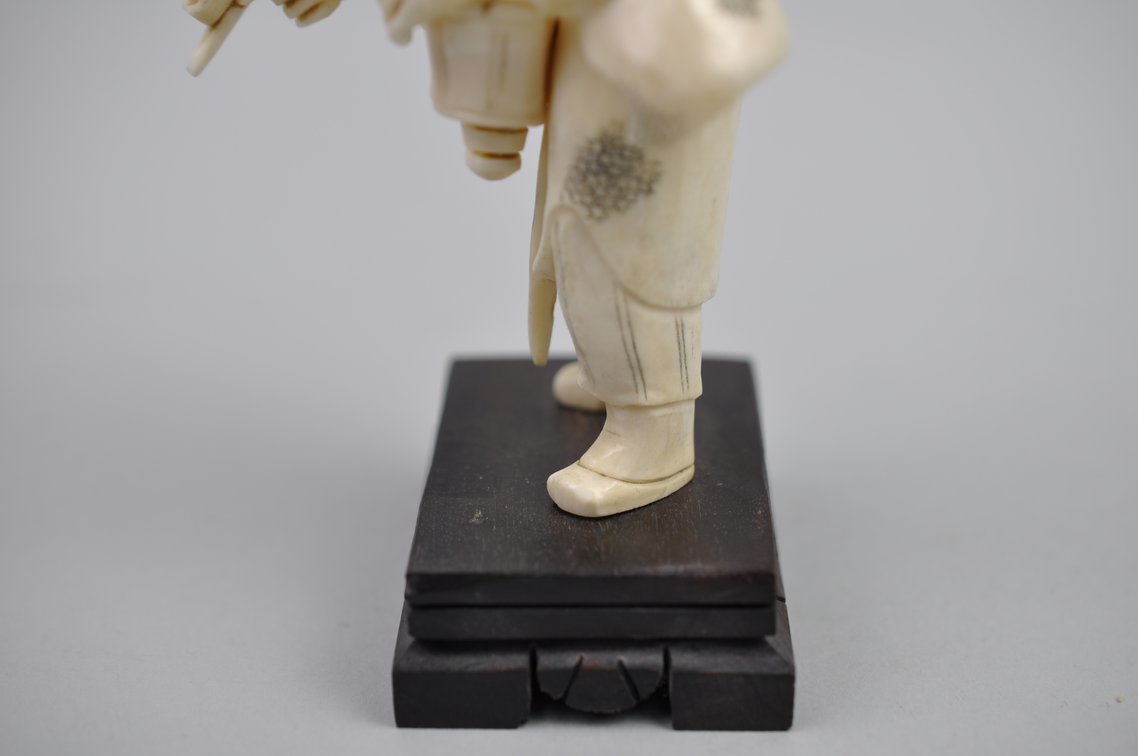 Okimono Japanese Carved Figure, Meiji Period, photo 15 of 17
