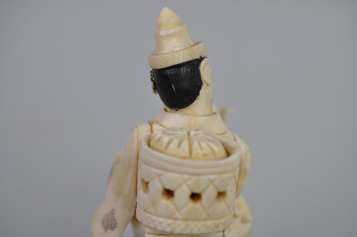 Okimono Japanese Carved Figure, Meiji Period, photo 10 of 17