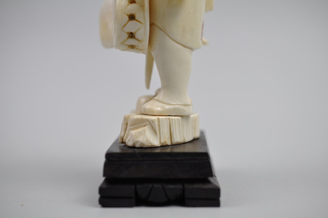 Okimono Japanese Carved Figure, Meiji Period, photo 15 of 17