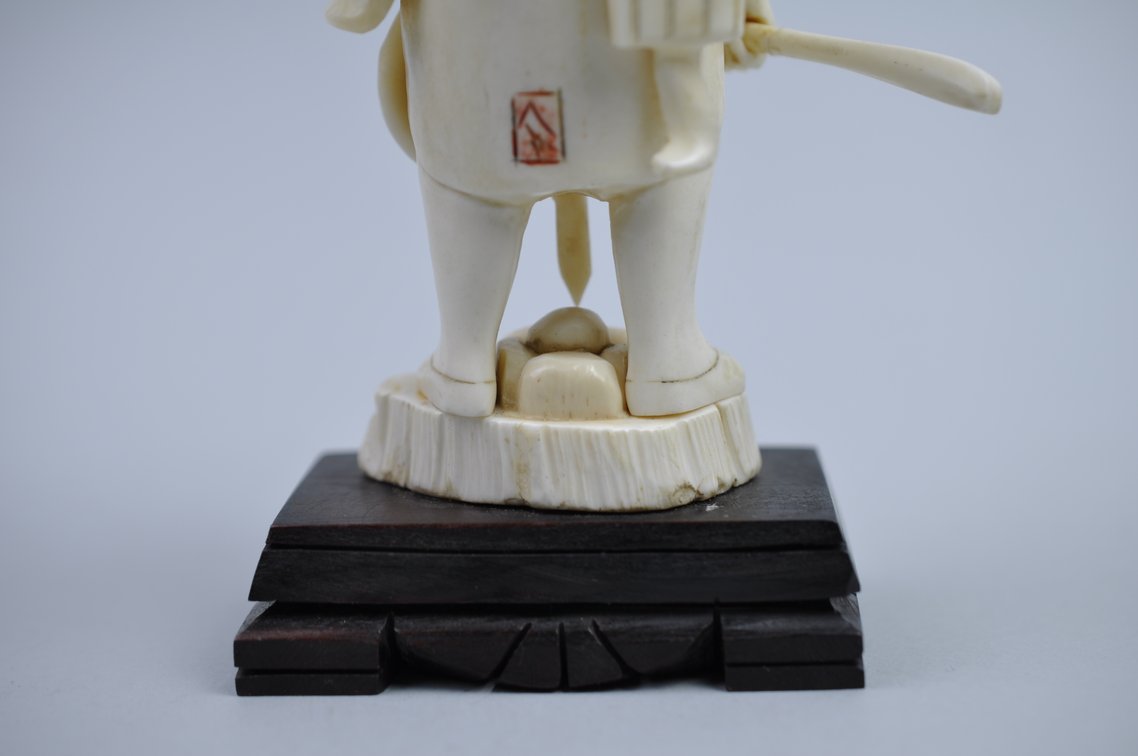 Okimono Japanese Carved Figure, Meiji Period, photo 12 of 17