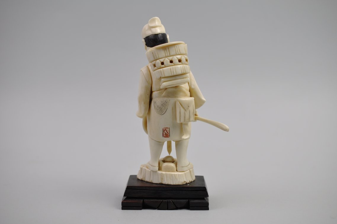 Okimono Japanese Carved Figure, Meiji Period, photo 9 of 17