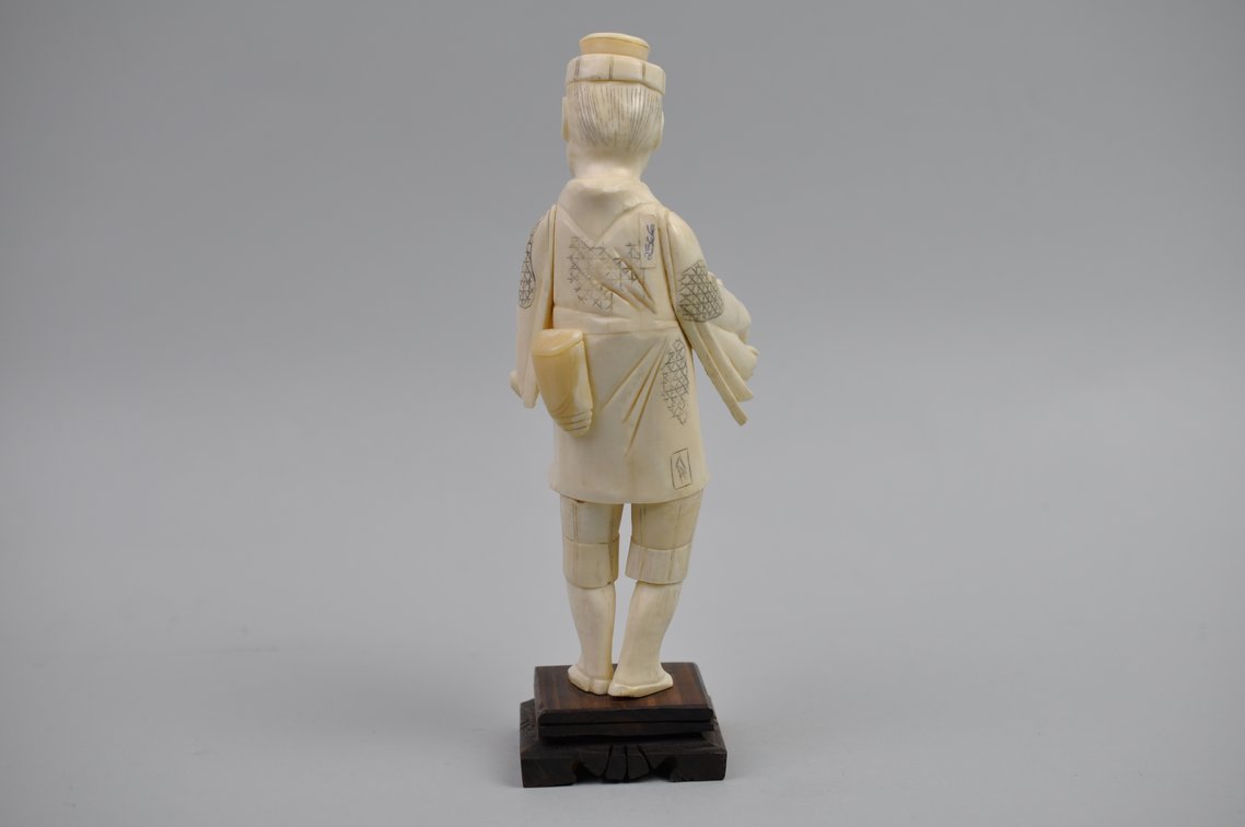 Okimono Japanese Carved Figure, Meiji Period, photo 9 of 19