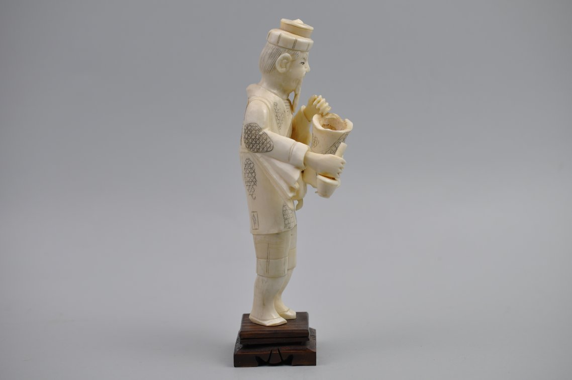 Okimono Japanese Carved Figure, Meiji Period, photo 5 of 19