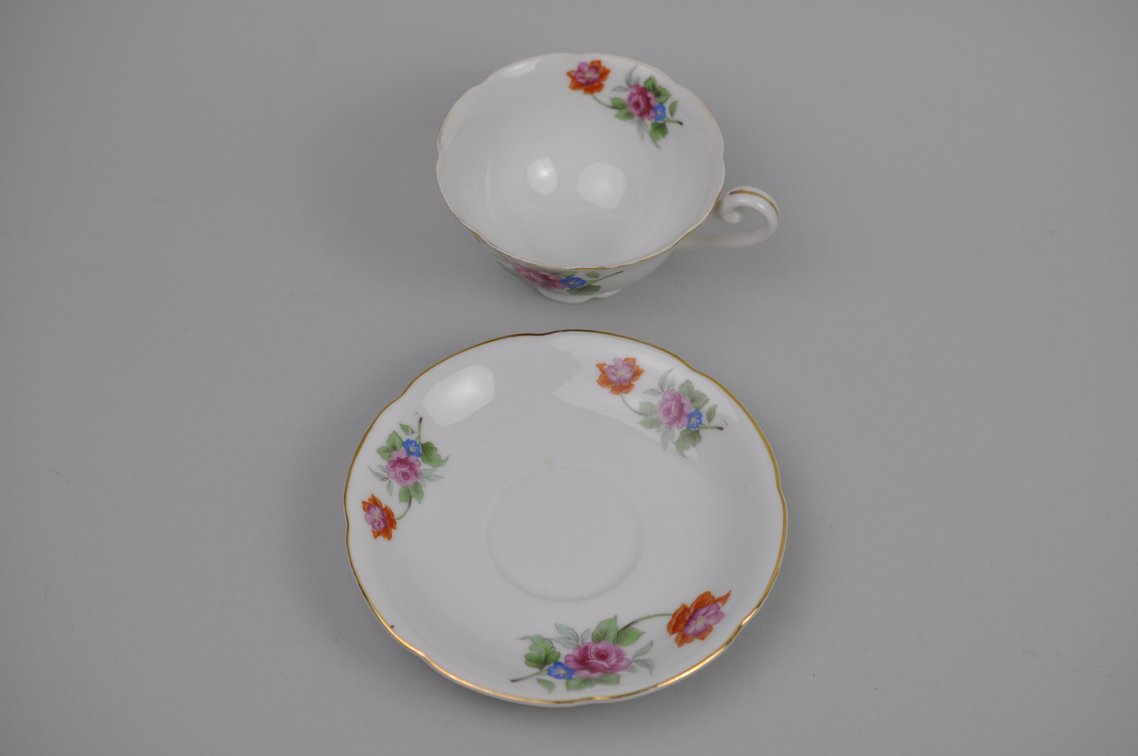 Teacups w/ Saucers Collection, photo 2 of 16