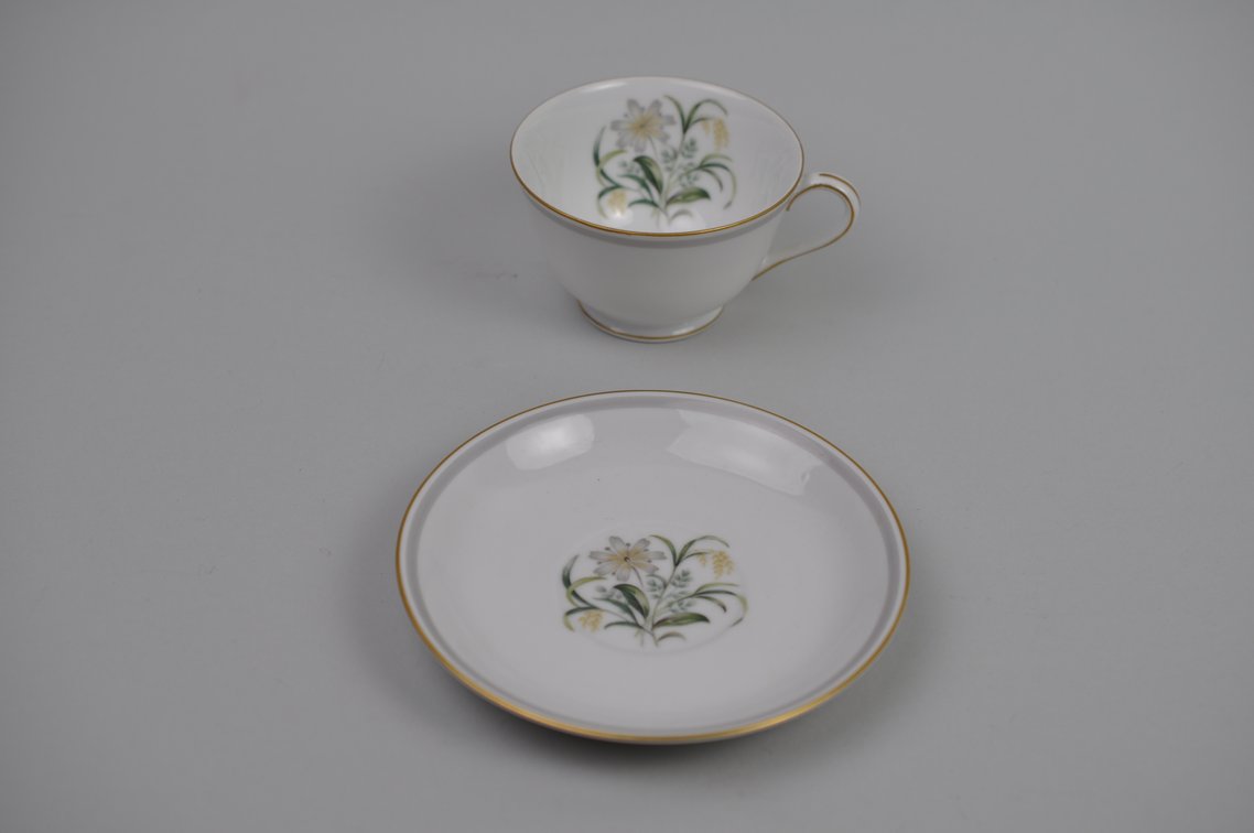 Teacups w/ Saucers Collection, photo 8 of 16
