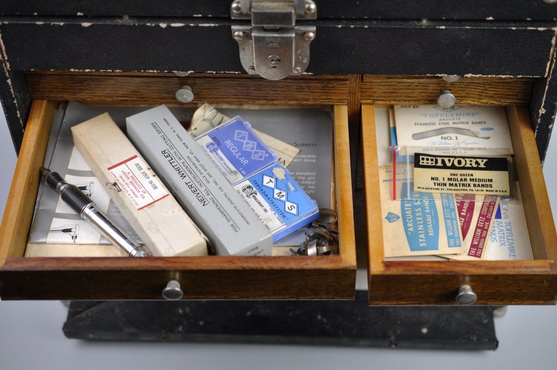Model 18 Dentist Tool Case with Supplies, photo 16 of 20