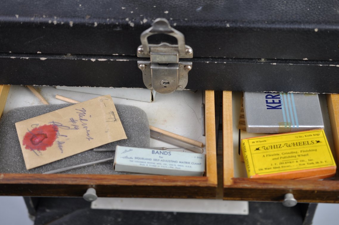 Model 18 Dentist Tool Case with Supplies, photo 19 of 20