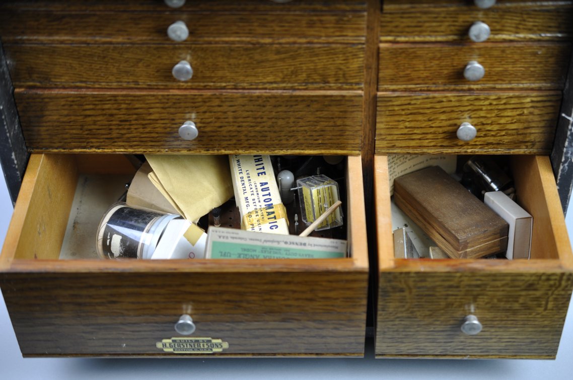 Model 18 Dentist Tool Case with Supplies, photo 12 of 20