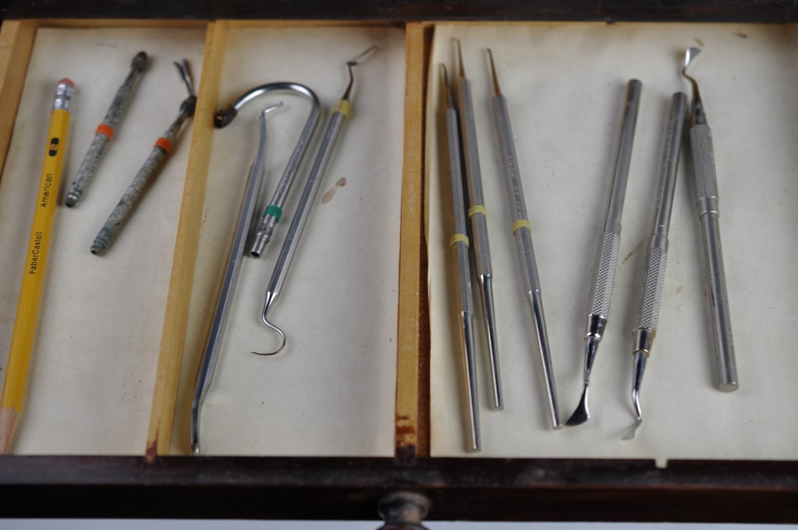 Wooden Dentist Case w/ Supplies, photo 12 of 14