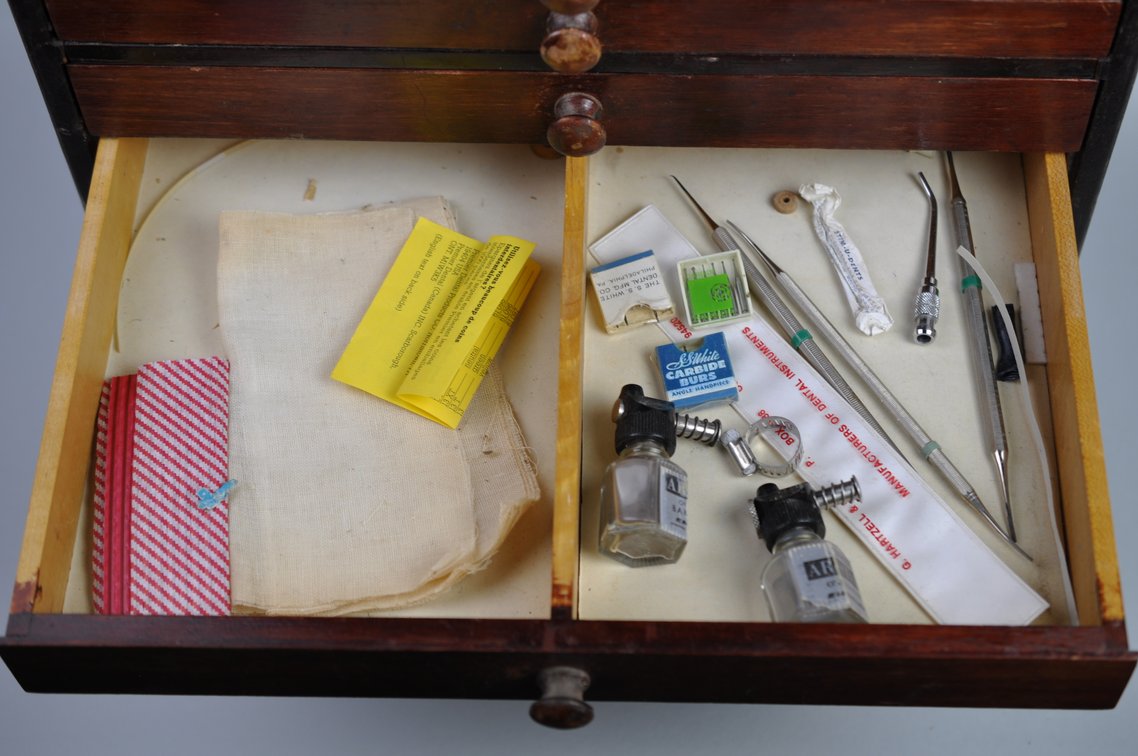 Wooden Dentist Case w/ Supplies, photo 9 of 14