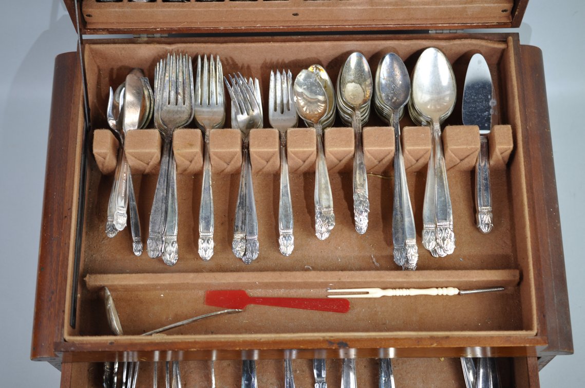 Holmes and Edwards Silverware Set w/ Case, photo 3 of 41