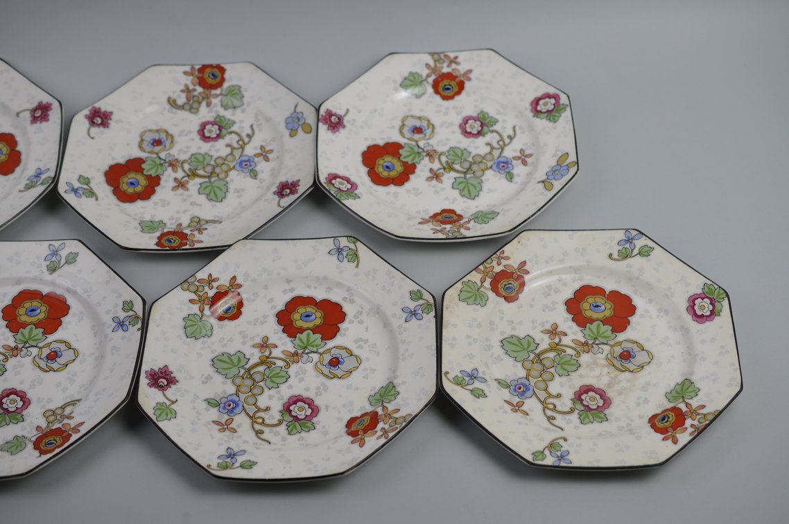 Plates, Cufflinks, Pins, Nurse Headgear & More, photo 15 of 19