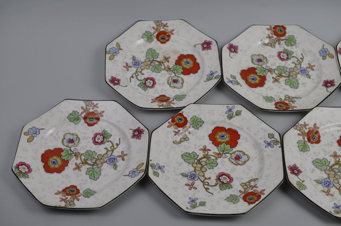 Plates, Cufflinks, Pins, Nurse Headgear & More, photo 14 of 19