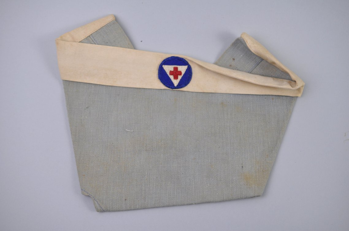Plates, Cufflinks, Pins, Nurse Headgear & More, photo 13 of 19