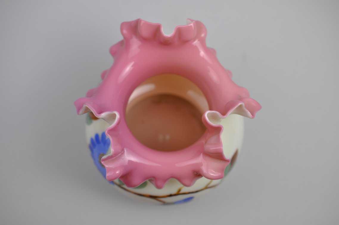 Uranium Glass Vases w/ Pink Ruffled Rim, photo 11 of 14