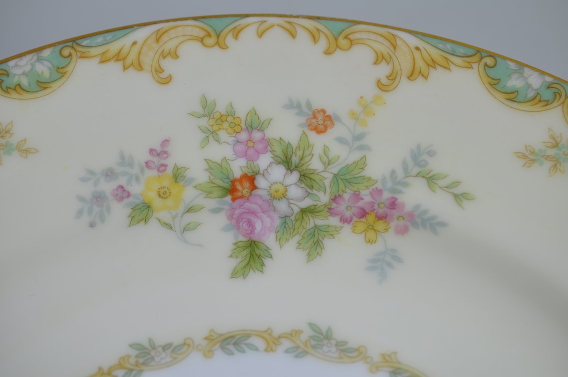 Noritake Jasmine Pattern Dishware China Set