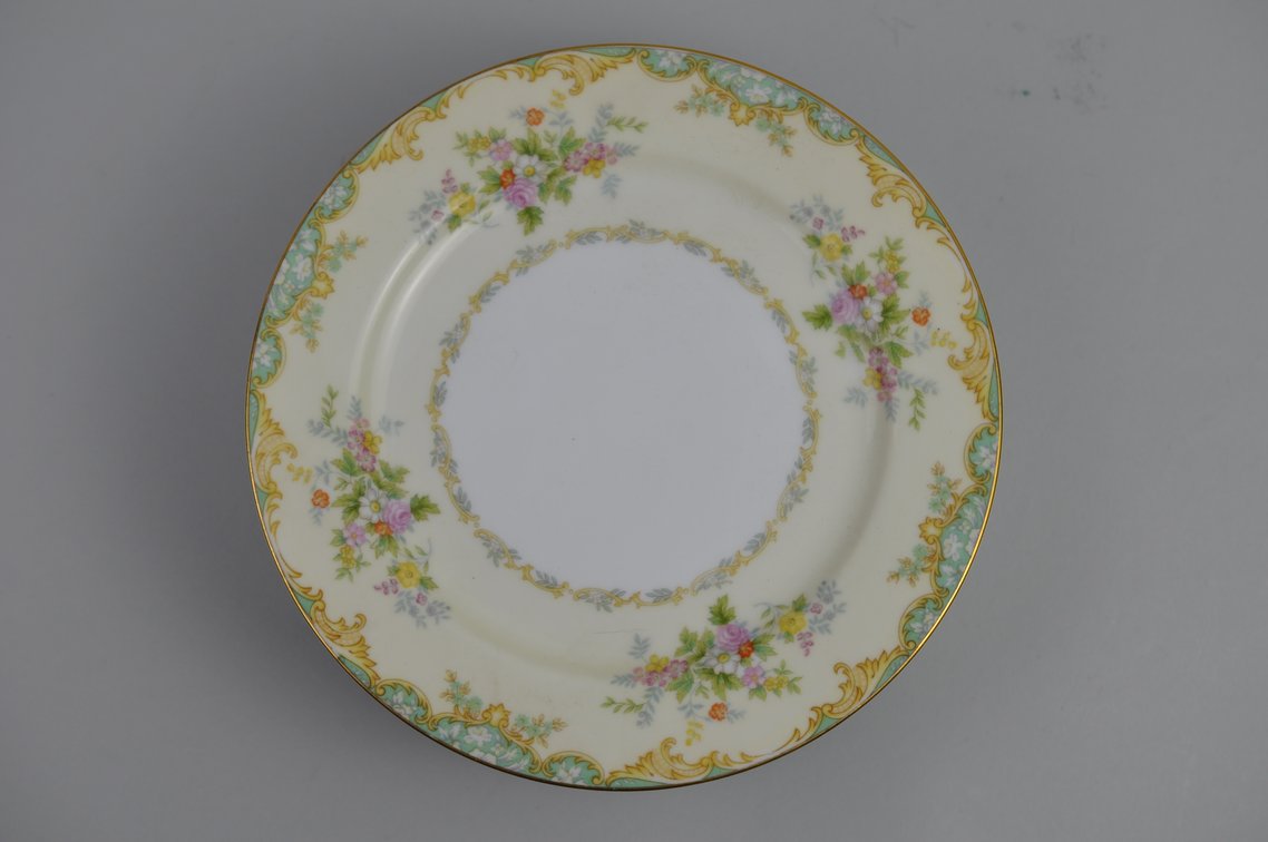 Noritake Jasmine Pattern Dishware China Set