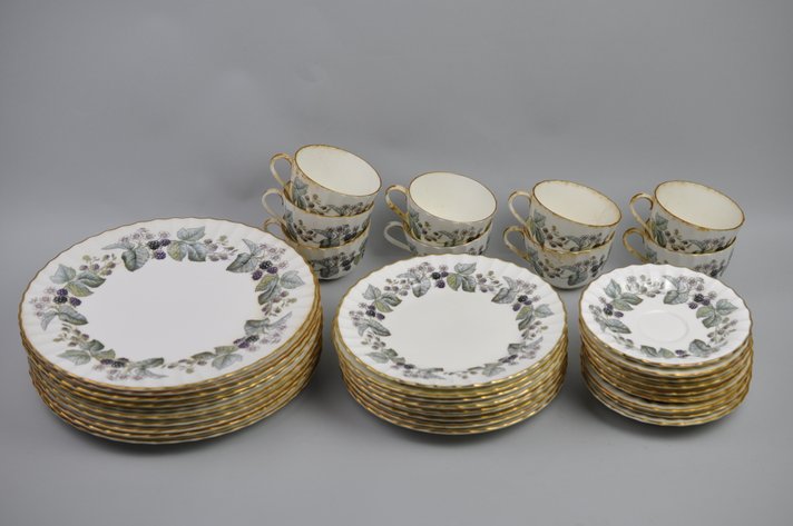 Royal Worcester Blackberry Vine Dishware Set