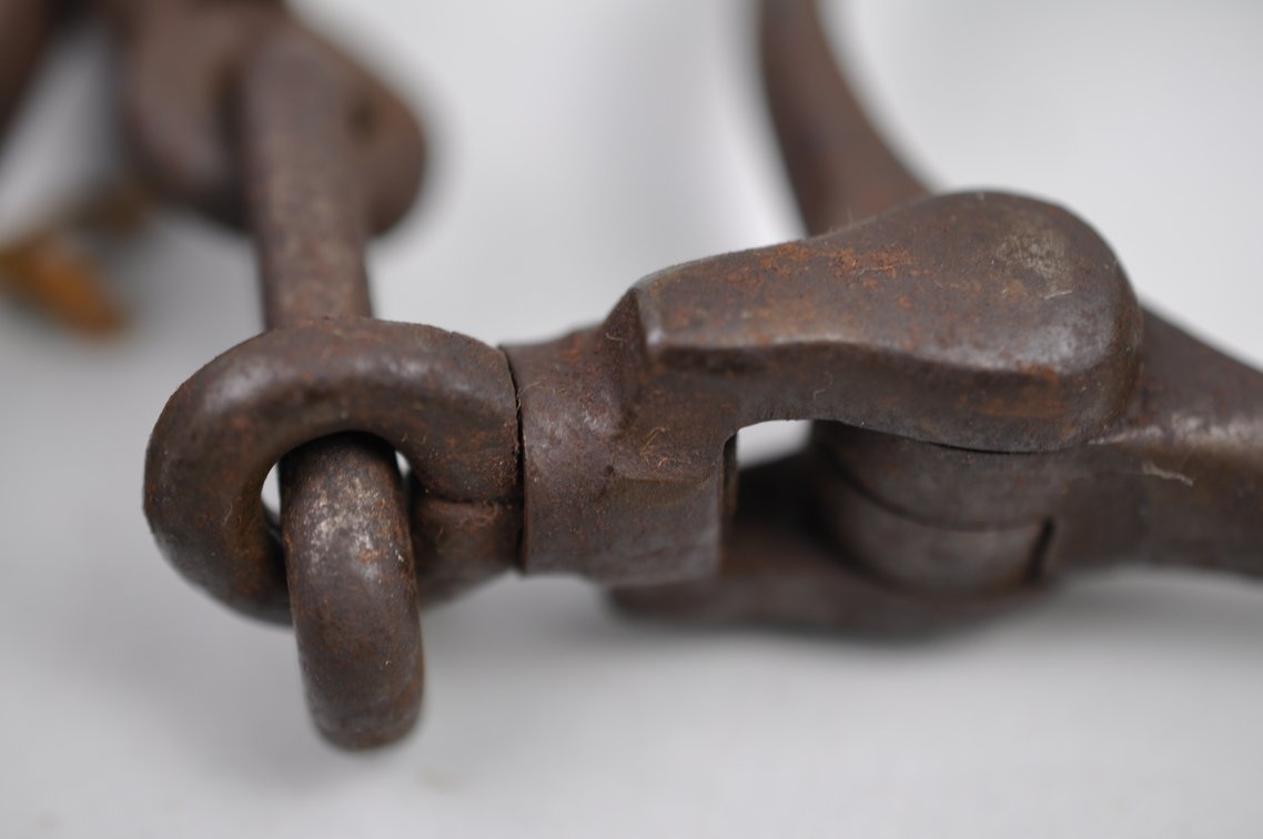 1899 Bean Cobb Handcuffs with Key, photo 4 of 9