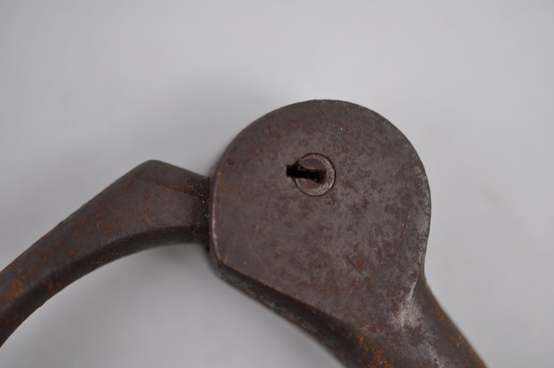 1899 Bean Cobb Handcuffs with Key, photo 5 of 9