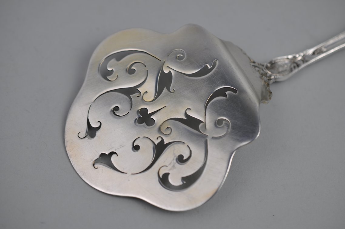 Les Six Fleurs Sterling Waffle Server, photo 6 of 9