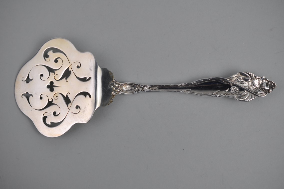 Les Six Fleurs Sterling Waffle Server, photo 2 of 9