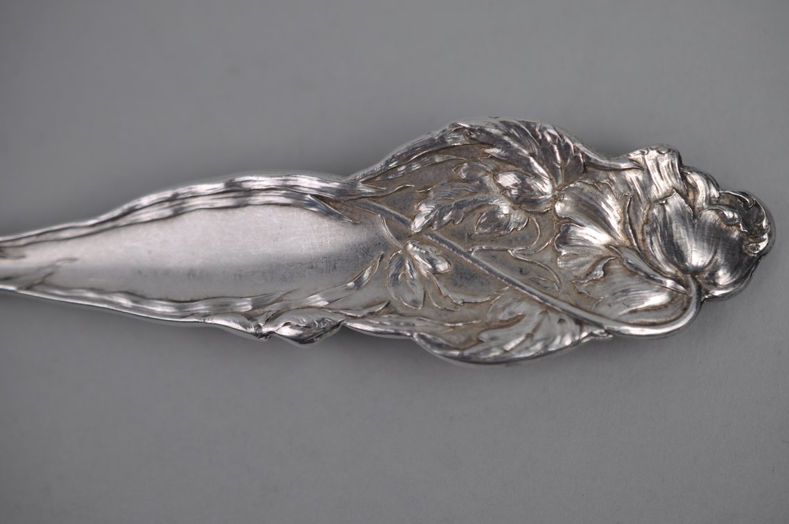Reed & Barton Les Six Fleurs Sterling Large Berry Spoon, photo 9 of 10