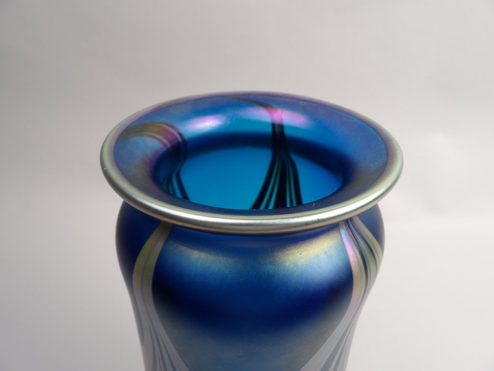 Lundberg Studios Signed Glass Vase, photo 6 of 6