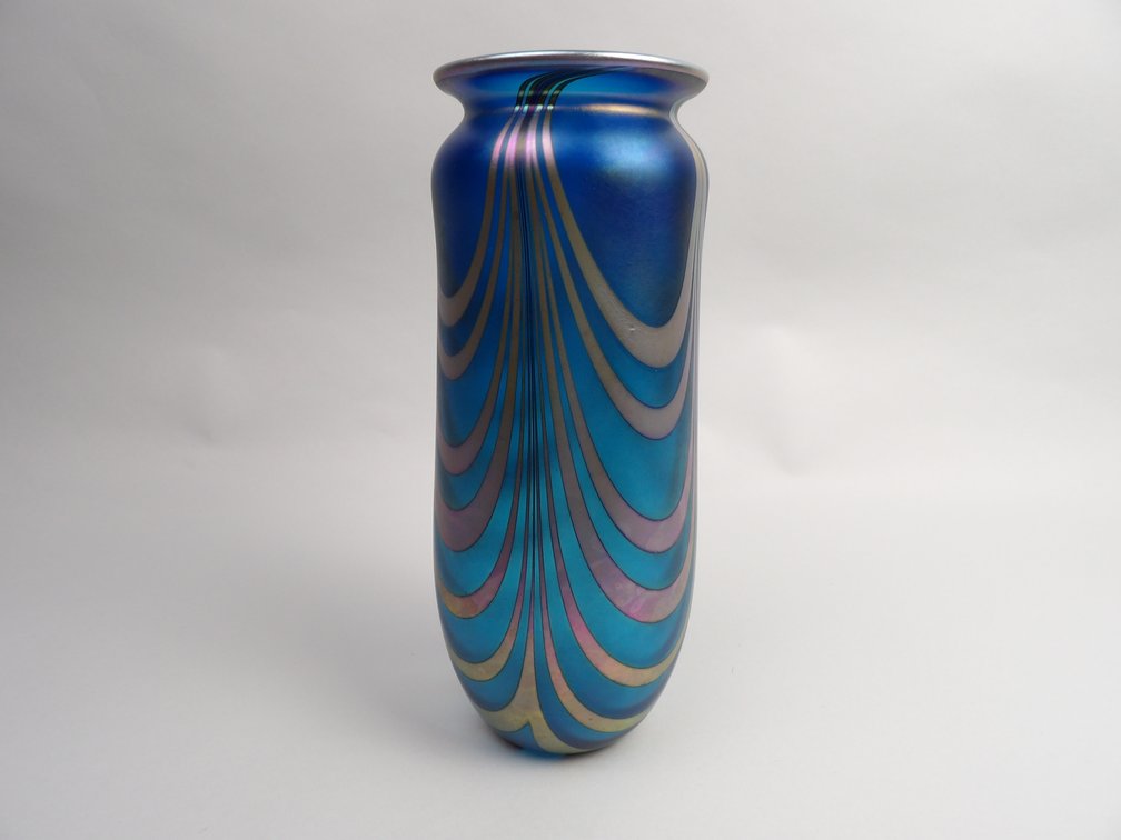 Lundberg Studios Signed Glass Vase, photo 2 of 6