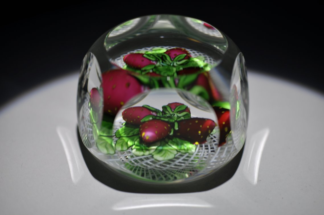 Saint Louis 1982 Strawberry Weight