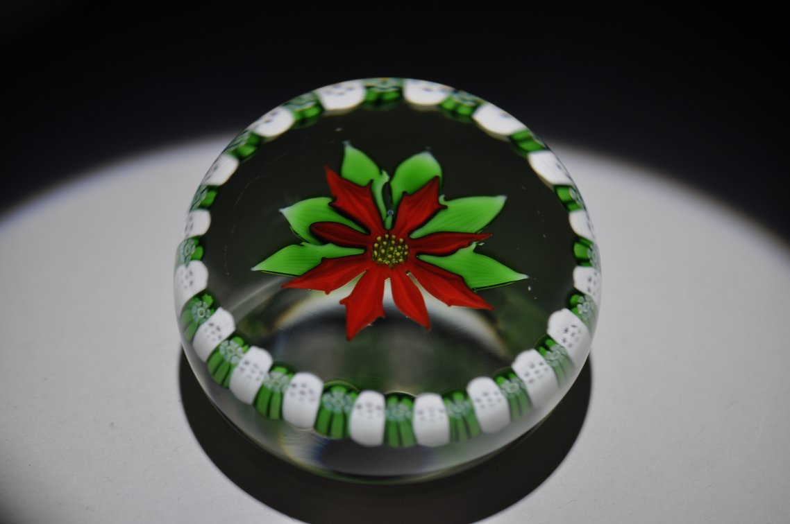Perthshire 1976 Poinsettia Weight