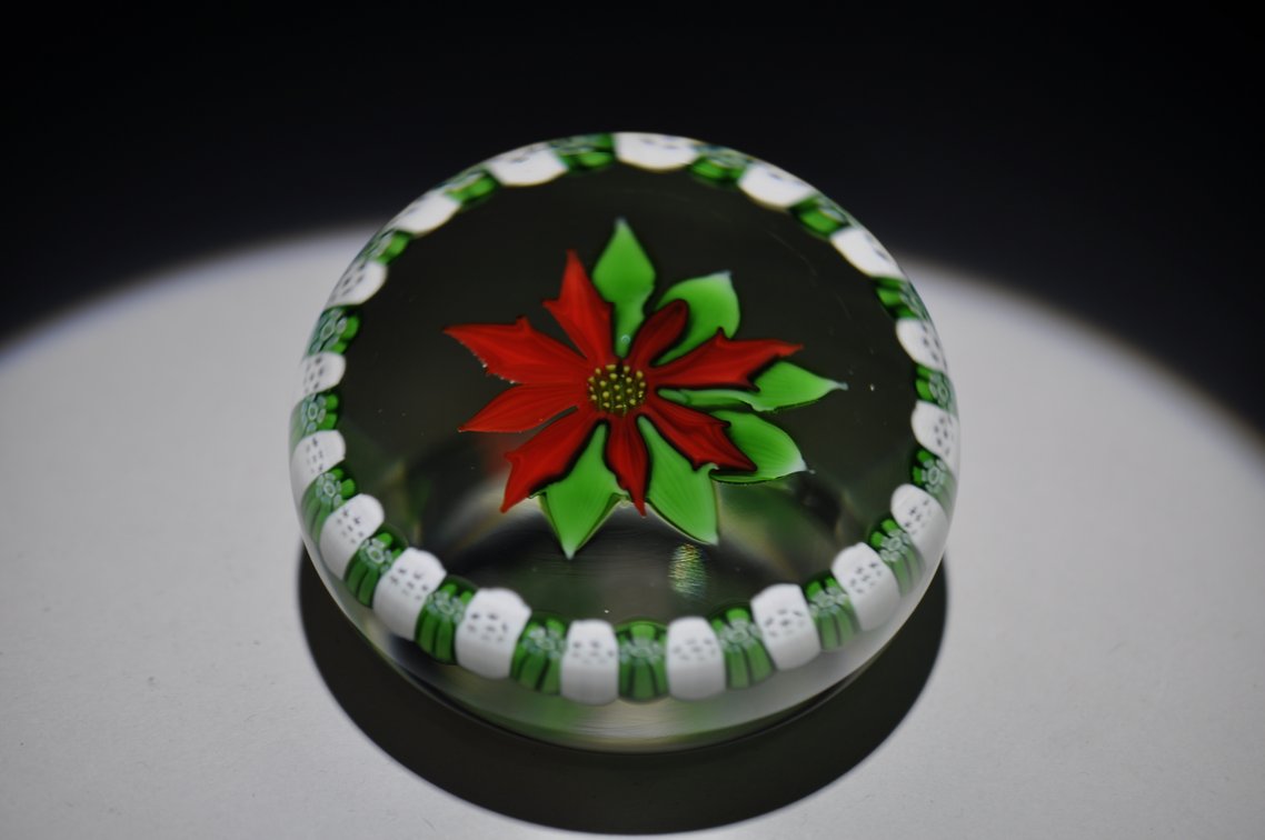 Perthshire 1976 Poinsettia Weight